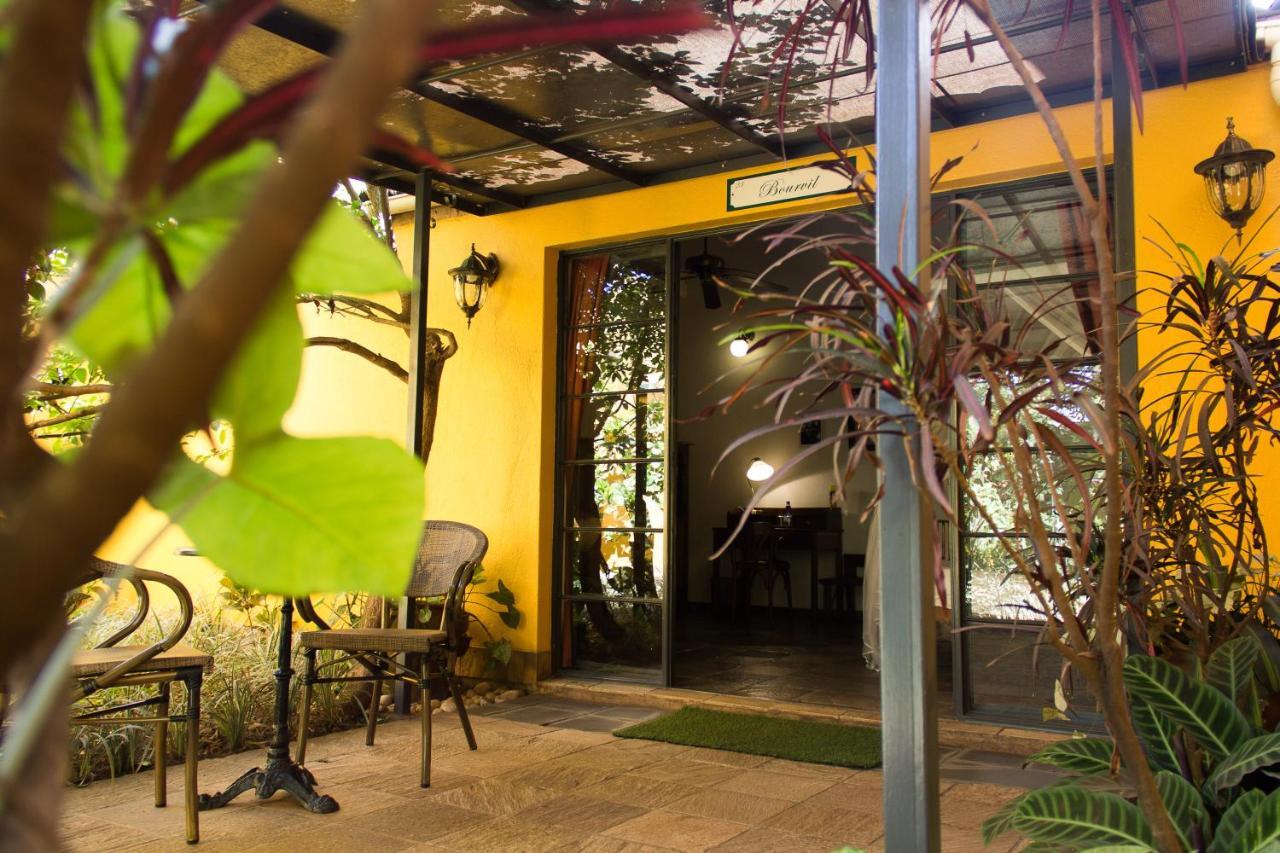 Hotel Bougainviller Kampala Buitenkant foto